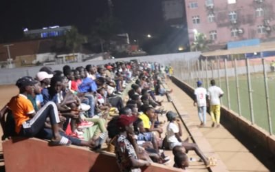CAMPEONATO NACIONAL: AMANTES DE FUTEBOL VOLTAM AO ESTÁDIO LINO CORREIA NO PERÍODO DA NOITE DEPOIS DE TRÊS DECADAS