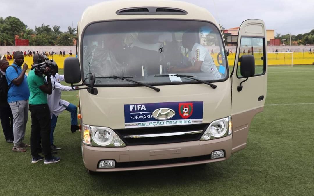FFGB APRESENTA AO PÚBLICO DOIS AUTOCARROS PARA AS SELEÇÕES FEMININO E A CAMADA DE FORMAÇÃO